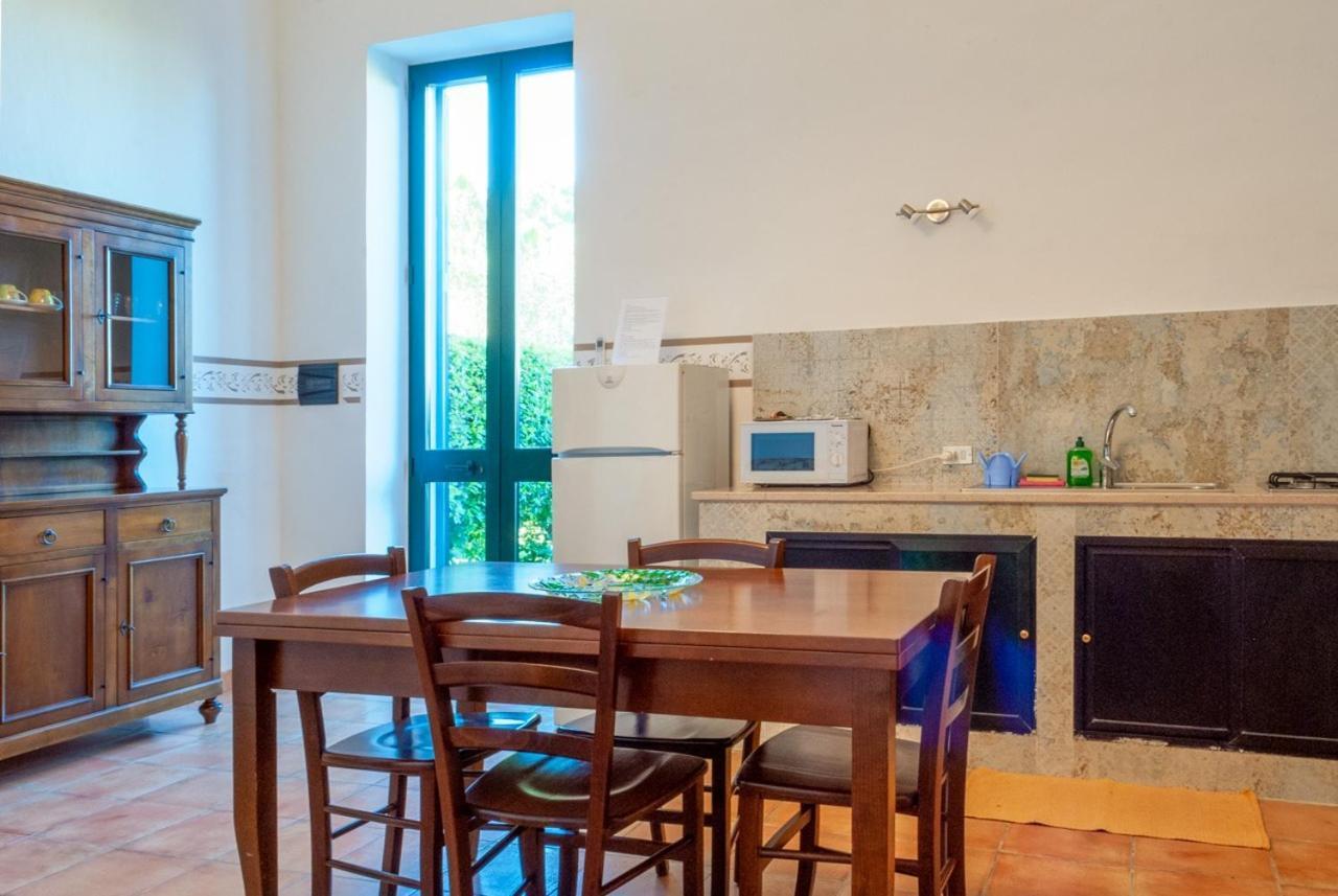 Tenuta Badessa กาซาลาบาเต ภายนอก รูปภาพ