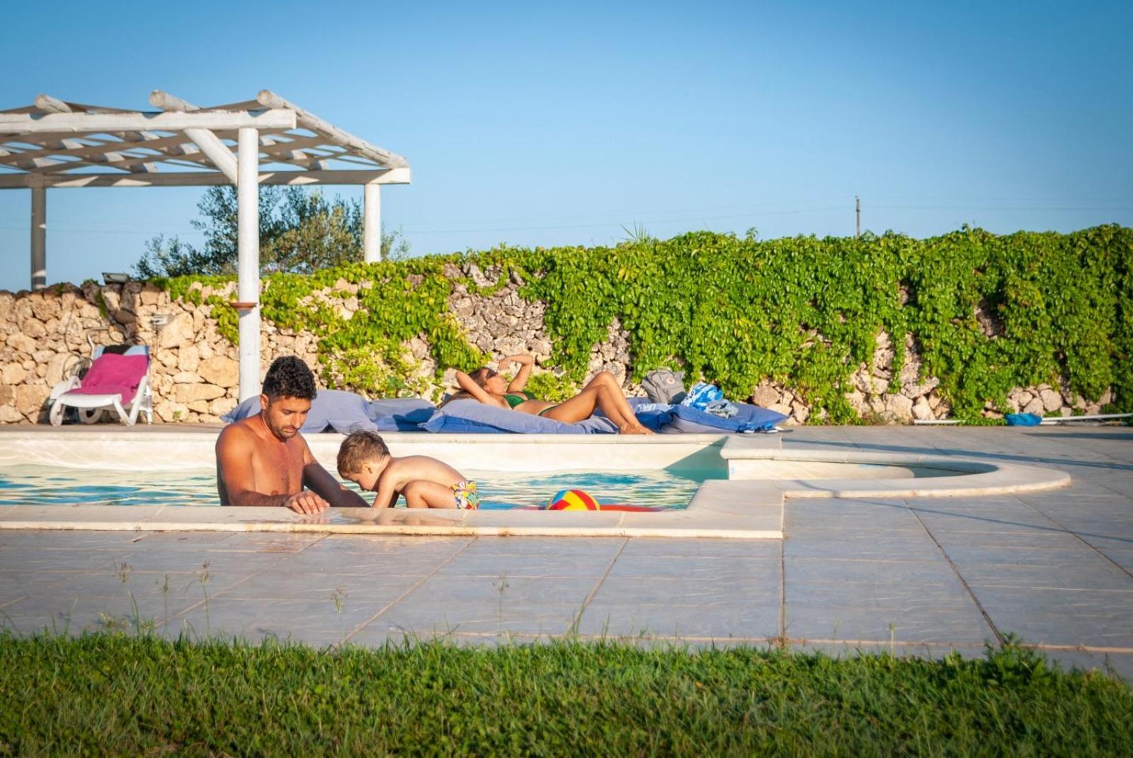 Tenuta Badessa กาซาลาบาเต ภายนอก รูปภาพ